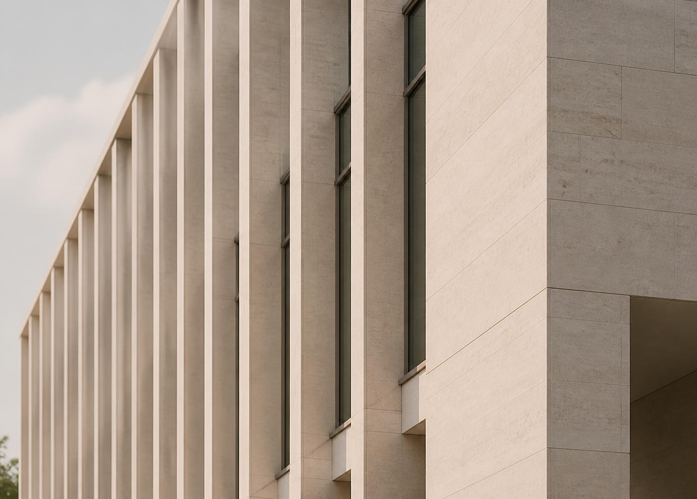 Façade d'un immeuble de bureaux contemporain en pierre claire